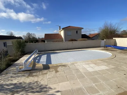 Pose d'un volet de piscine près de Moran-les-Bains, Saint-Galmier, AUDOUARD Paysagiste