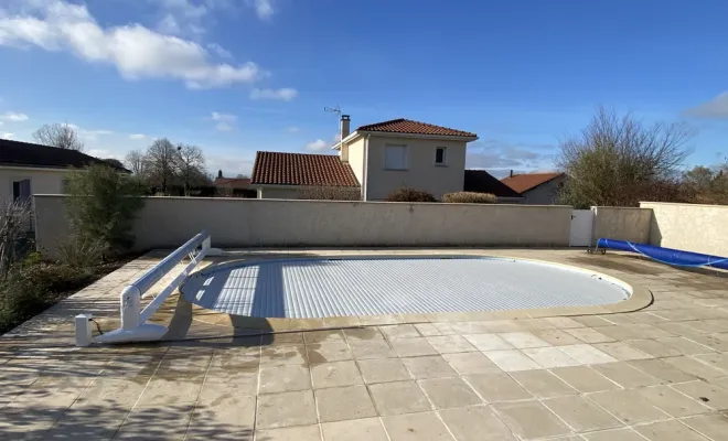 Pose d'un volet de piscine près de Moran-les-Bains, Saint-Galmier, AUDOUARD Paysagiste